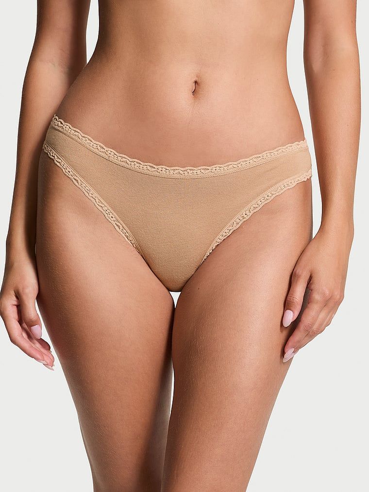 Majtki bawełniane figi z koronką i z wysoko wyciętymi nogawkami Lace-Trim Brief. Produkt ma kolor beżowy i pochodzi z kolekcji Lacie. 