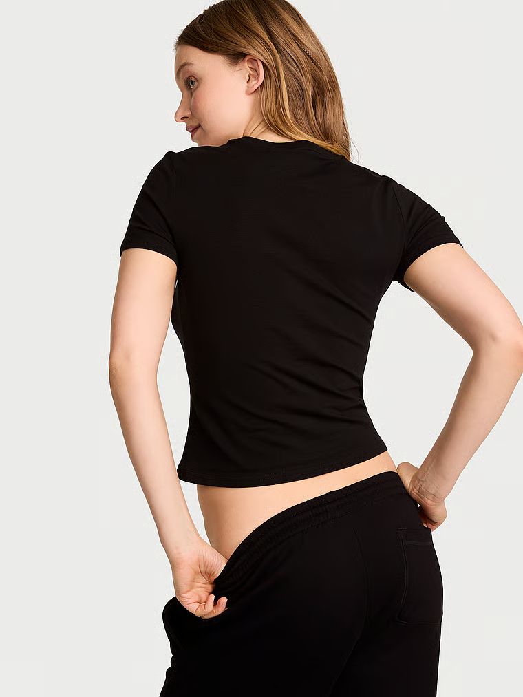 T-shirt bawełniany. Produkt ma kolor czarny i pochodzi z kolekcji Angel Essentials. 