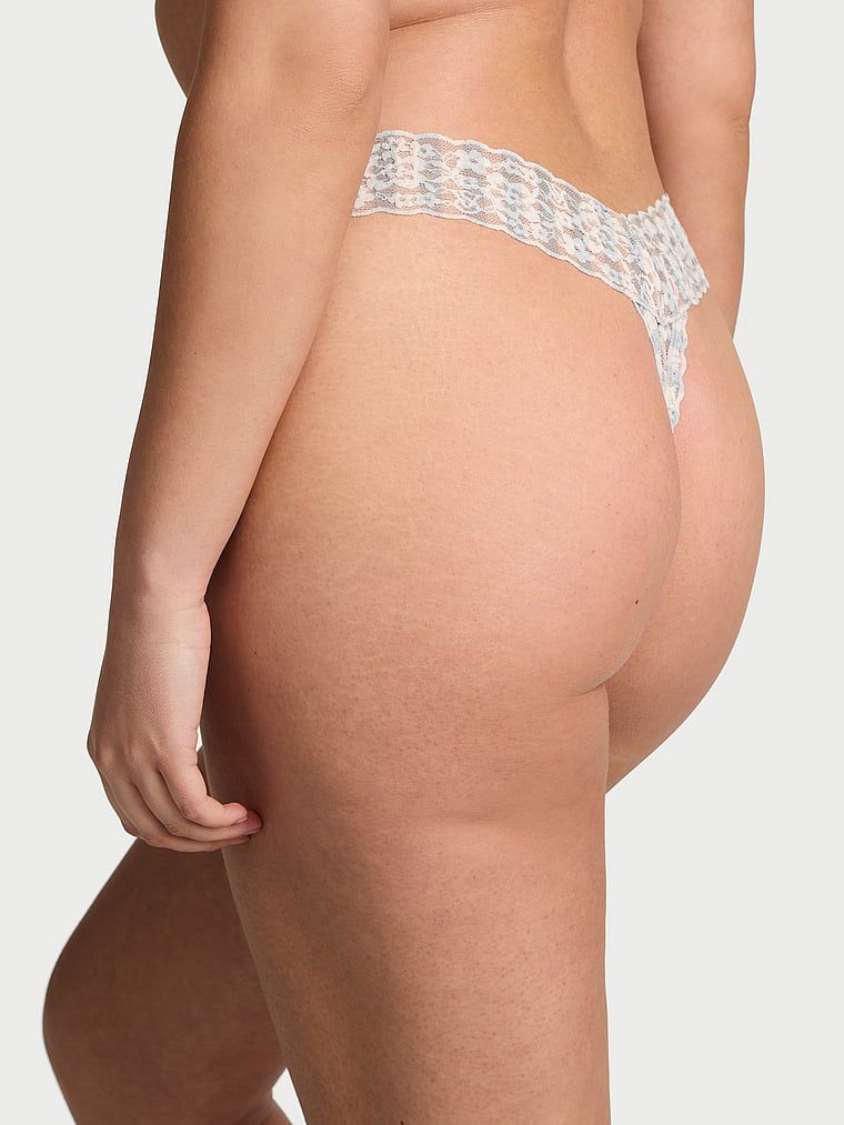 Stringi koronkowe Blossom. Produkt jest wzorzysty i pochodzi z kolekcji Lacie. 