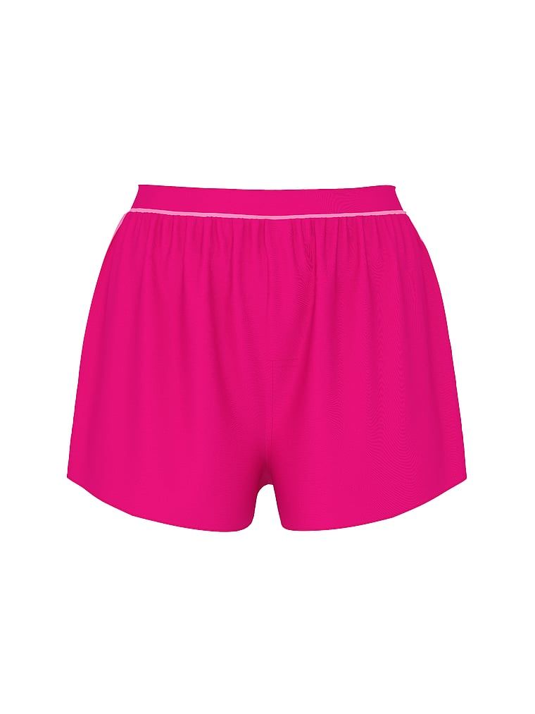 Szorty satynowe do spania. Produkt ma kolor różowy i pochodzi z kolekcji Victoria's Secret. 