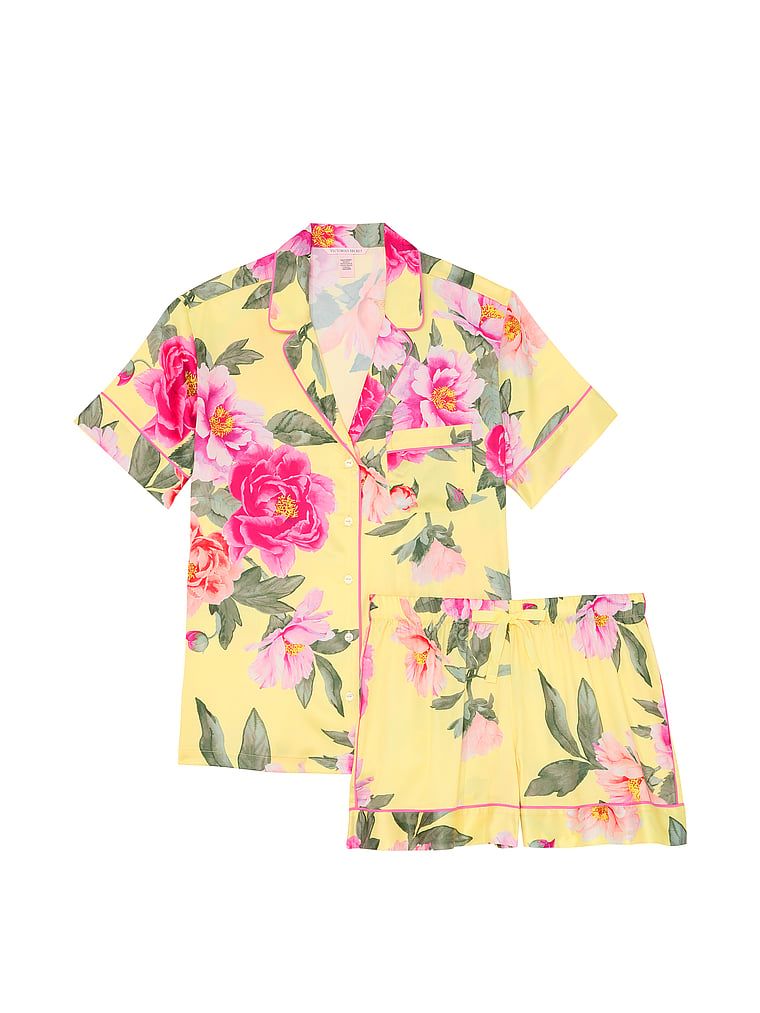 Piżama satynowa błyszcząca z szortami Glazed Satin. Produkt ma wzór kwiatowy i pochodzi z kolekcji Victoria's Secret. 
