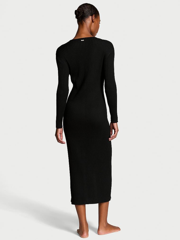 Sukienka dzianinowa maxi Luxe Creme Knit. Produkt ma kolor czarny i pochodzi z kolekcji Victoria's Secret. 