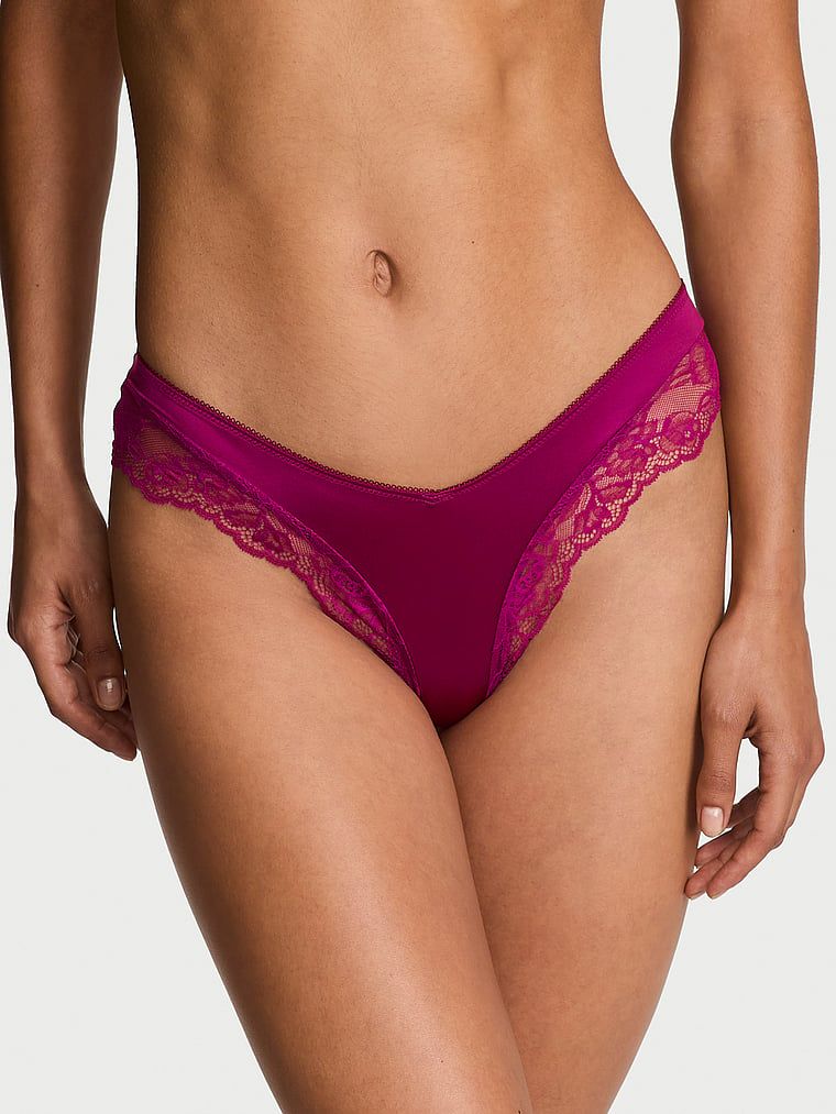 Majtki z koronką na krawędziach i wysoko wyciętymi nogawkami Lace-Trim Cheeky. Produkt ma kolor różowy i pochodzi z kolekcji Very Sexy. 