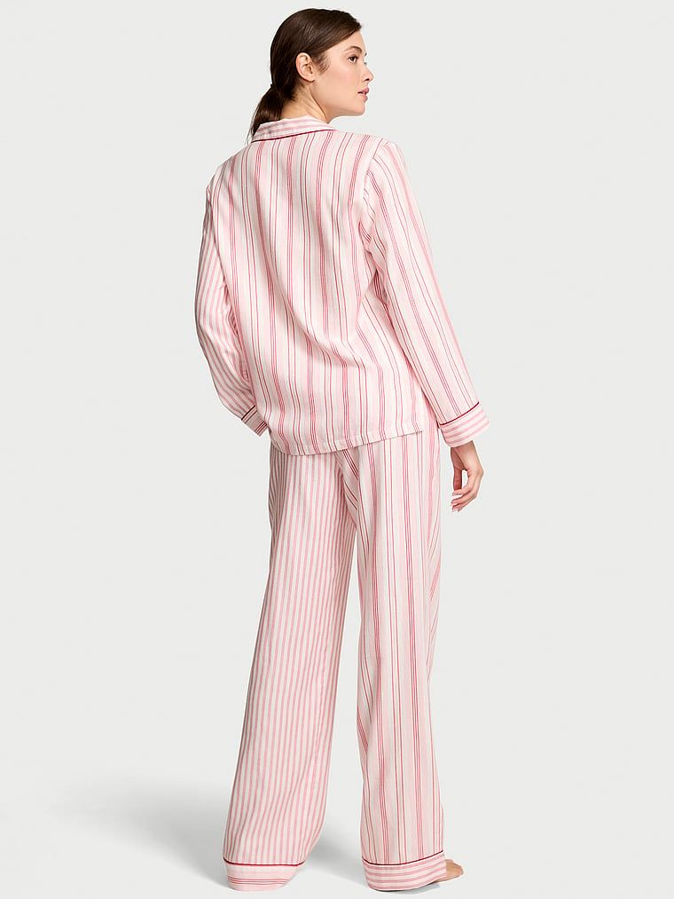 Piżama bawełniana z długimi rękawami. Produkt jest wzorzysty i pochodzi z kolekcji Victoria's Secret. 