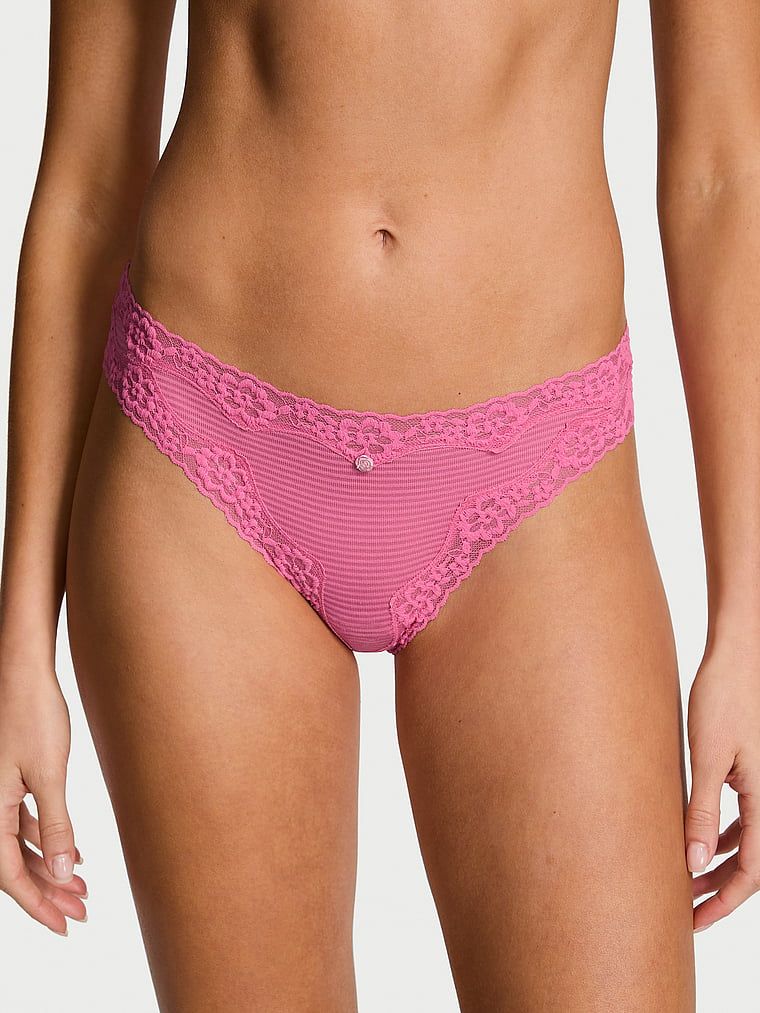 Majtki bawełniane w paseczki z koronką na krawędziach Bikini. Produkt ma kolor różowy i pochodzi z kolekcji Lace Trim. 