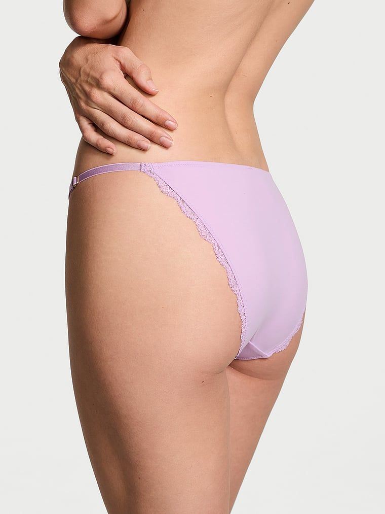 Majtki z regulowanymi paskami z koronką Lace-Trim Bikini. Produkt ma kolor purpurowy i pochodzi z kolekcji Dream Angels. 
