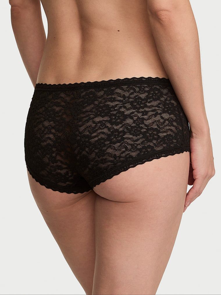 Majtki koronkowe szorty z niskim stanem Boyshort. Produkt ma kolor czarny i pochodzi z kolekcji Lacie. 