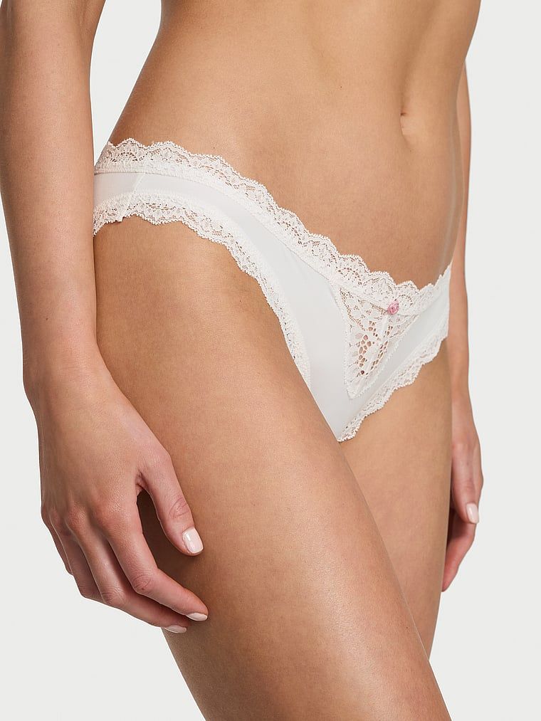 Majtki z koronką na krawędziach Lace-Trim Bikini. Produkt ma kolor biały i pochodzi z kolekcji Dream Angels. 