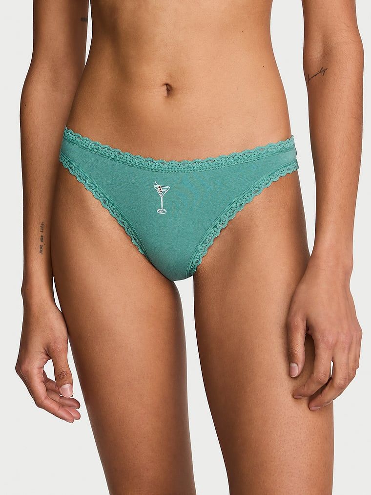 Stringi bawełniane z koronką na krawędziach Lace-Waist. Produkt jest wzorzysty i pochodzi z kolekcji Lace Trim. 