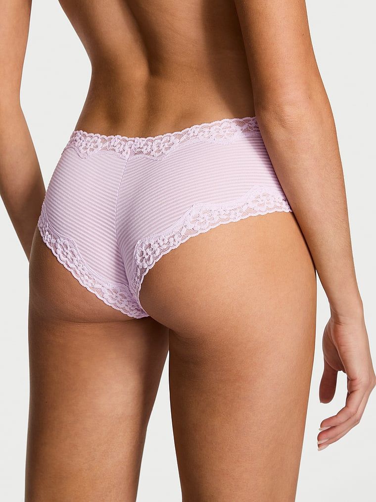 Majtki bawełniane w paseczki z koronką na krawędziach Cheeky. Produkt ma kolor purpurowy i pochodzi z kolekcji Lace Trim. 