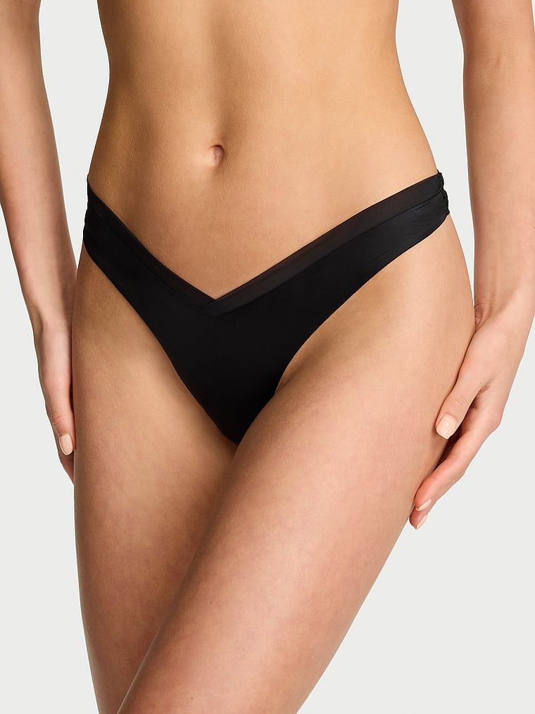 Stringi z paseczkami z tyłu Sheer Reveal. Produkt ma kolor czarny i pochodzi z kolekcji Very Sexy. 