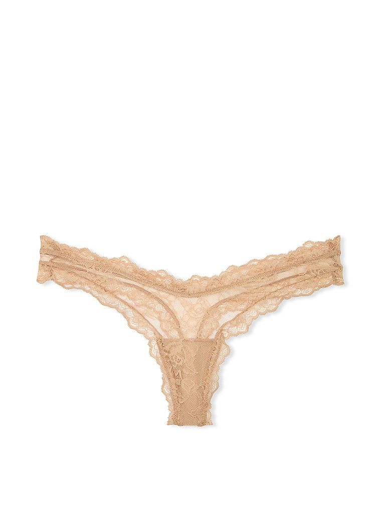 Stringi koronkowe z wysoko wyciętymi nogawkami Rose Lace. Produkt ma kolor beżowy i pochodzi z kolekcji Very Sexy. 