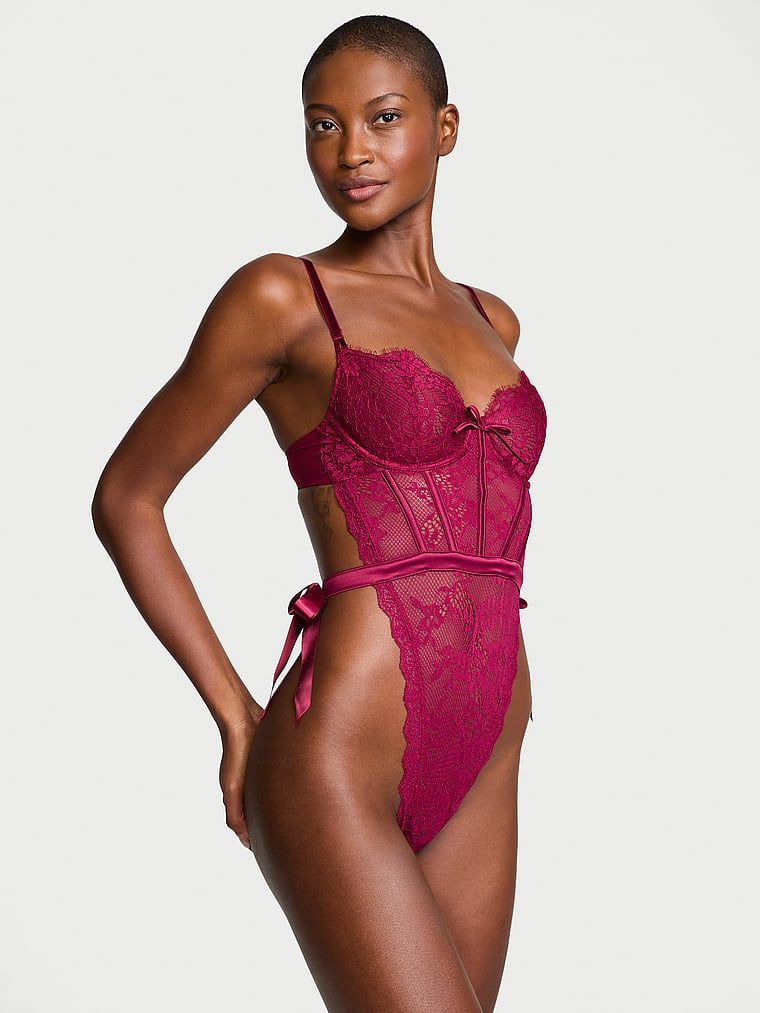 Body nieusztywniane koronkowe Wicked. Produkt ma kolor czerwony i pochodzi z kolekcji Very Sexy. 