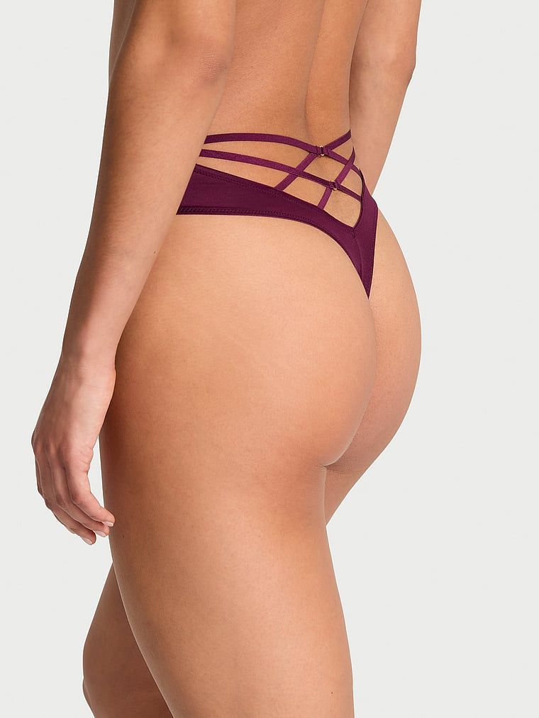 Stringi z wysokim stanem i paseczkami z tyłu Strappy-Back. Produkt ma kolor czerwony i pochodzi z kolekcji Very Sexy. 