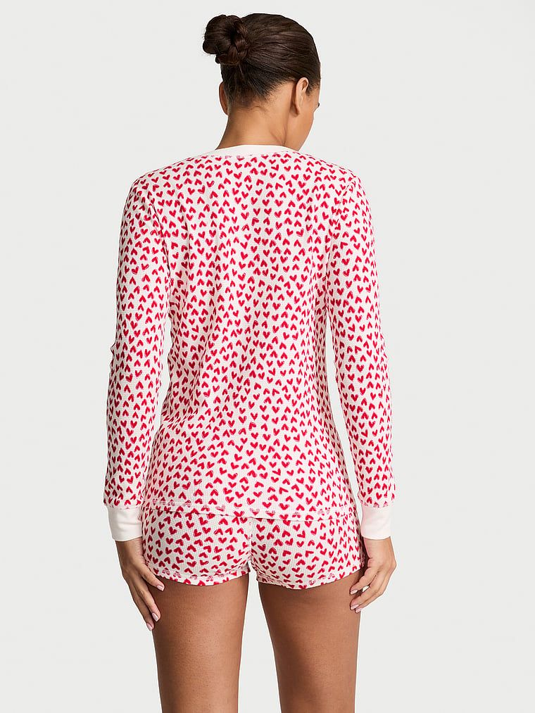 Ciepła piżama z długim rękawem i szortami Thermal. Produkt jest wzorzysty i pochodzi z kolekcji Victoria's Secret. 