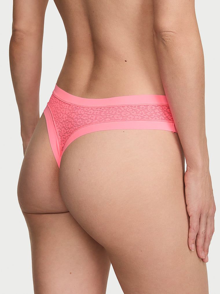 Stringi z koronki w panterkę No-Show Leopard. Produkt ma kolor różowy i pochodzi z kolekcji No-Show. 