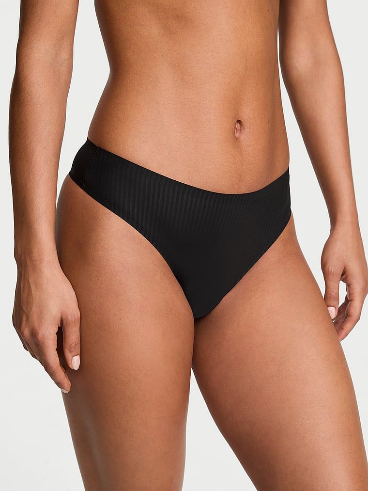 Stringi Flex Shadow Stripe. Produkt ma kolor czarny i pochodzi z kolekcji Body by Victoria. 