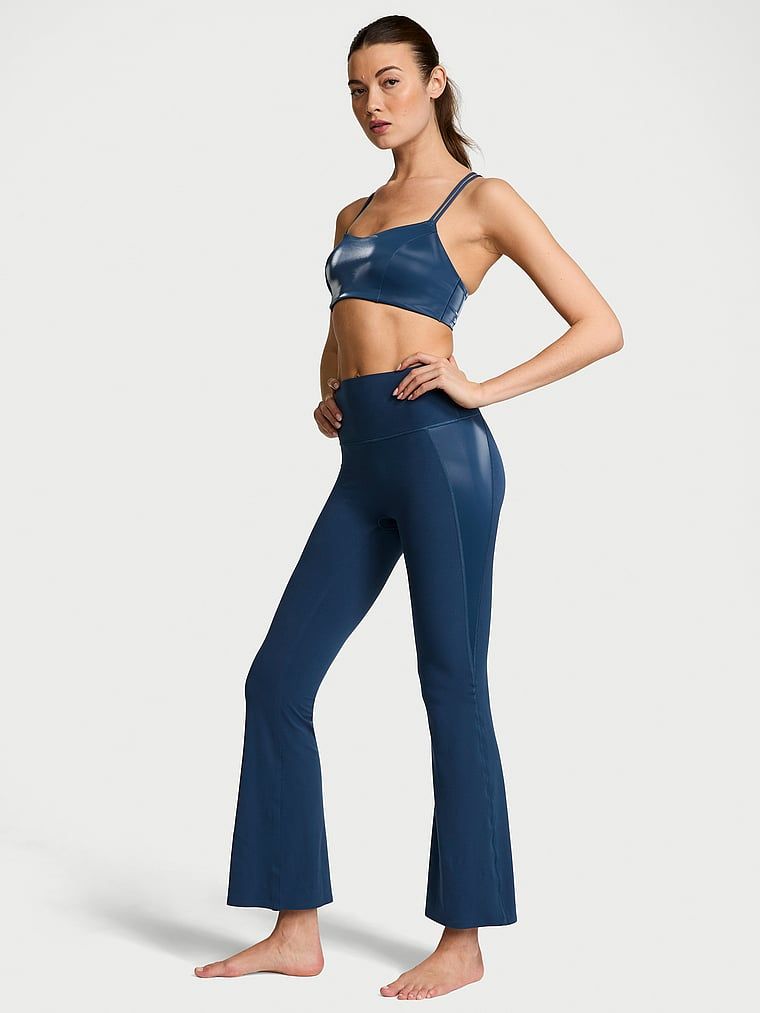 Legginsy z rozszerzanymi nogawkami VSX Liquid Shine. Produkt ma kolor niebieski i pochodzi z kolekcji VSX. 