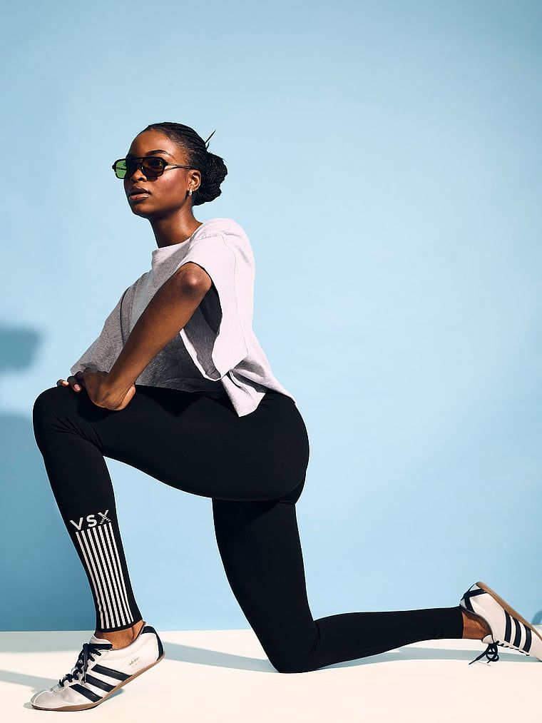 Legginsy z niską kompresją VS Elevate. Produkt ma kolor czarny i pochodzi z kolekcji VSX. 