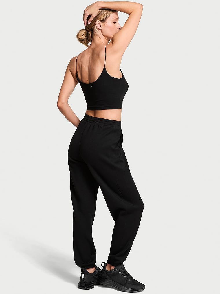 Spodnie joggery VSX Featherweight Knit. Produkt ma kolor czarny i pochodzi z kolekcji VSX. 