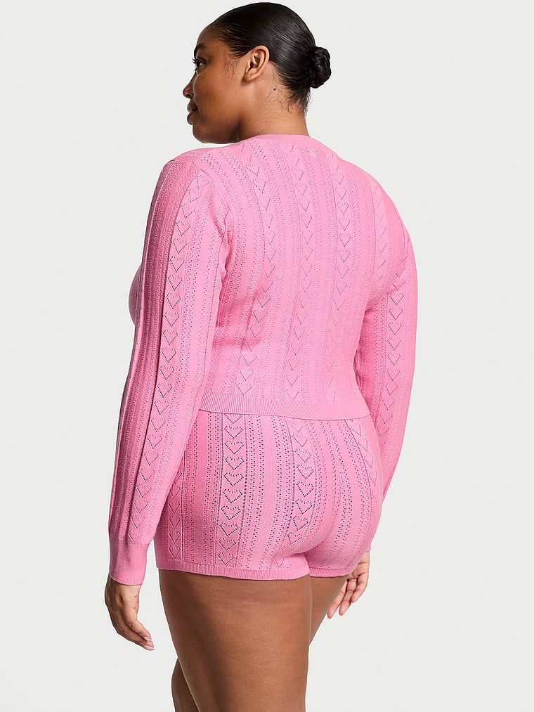 Sweterek crop top na suwak z dziurkowanego materiału Luxe Heart Pointelle. Produkt ma kolor różowy i pochodzi z kolekcji Victoria's Secret. 