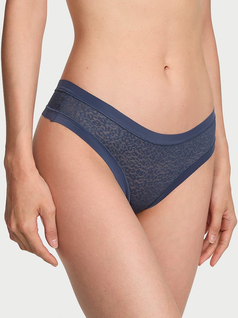 Stringi z koronki w panterkę No-Show Leopard. Produkt ma kolor niebieski i pochodzi z kolekcji No-Show. 