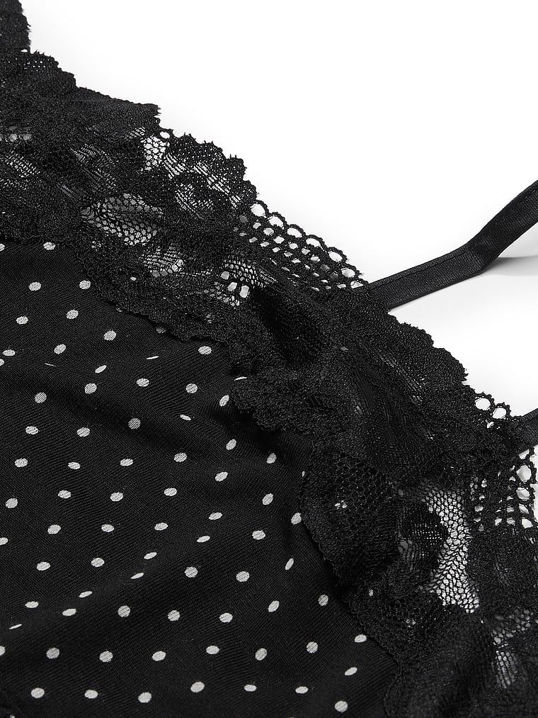 Koszulka nocna z modalu Lace-Trim Straight-Neck Slip. Produkt ma kolor wzorzysty i pochodzi z kolekcji Victoria's Secret. 