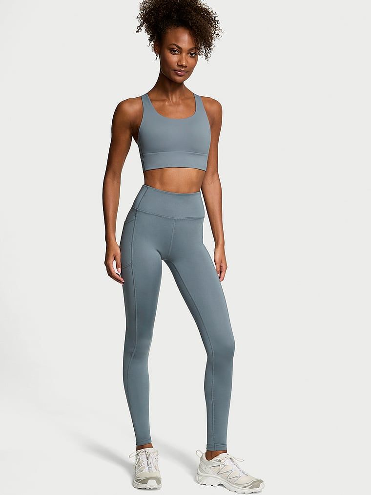 Legginsy z kieszeniami Essential Pocket. Produkt ma kolor szary i pochodzi z kolekcji VSX. 