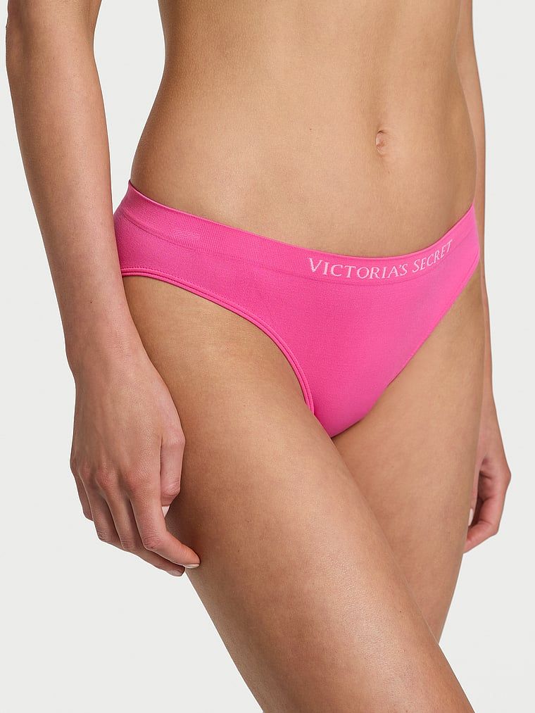 Majtki bezszwowe Seamless Bikini. Produkt ma kolor różowy i pochodzi z kolekcji Seamless. 