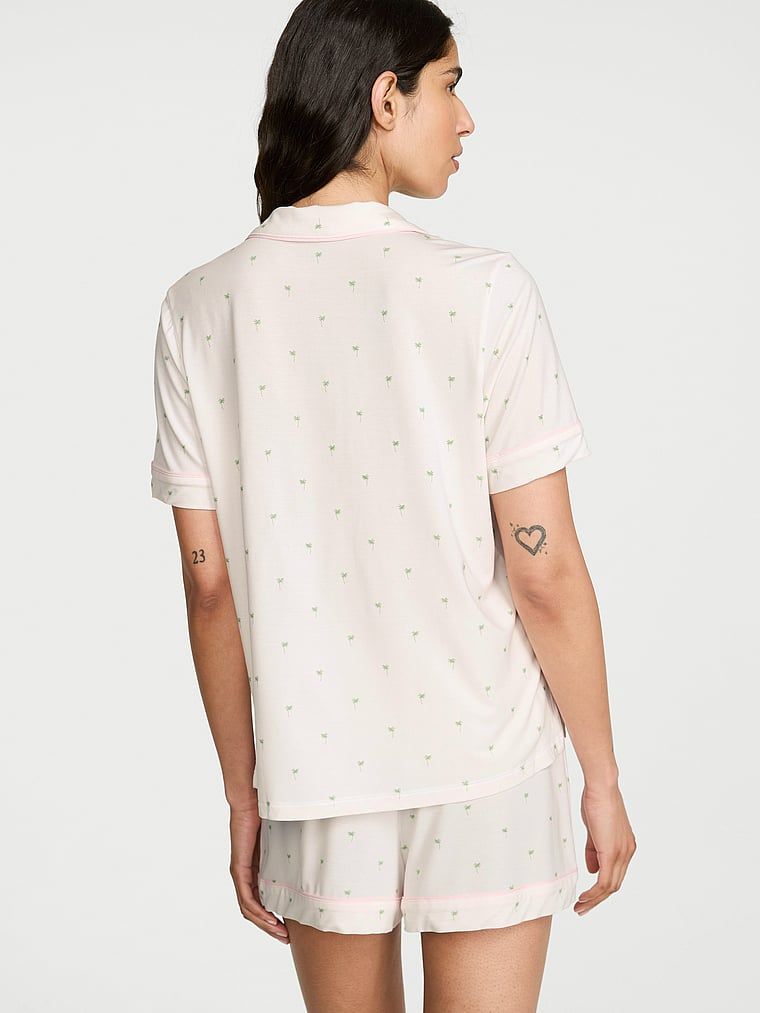 Piżama z modalu z szortami SoSoft. Produkt jest wzorzysty i pochodzi z kolekcji Victoria's Secret. 