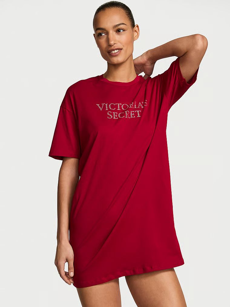 T-shirt bawełniany do spania oversize. Produkt ma kolor czerwony i pochodzi z kolekcji Victoria's Secret. 
