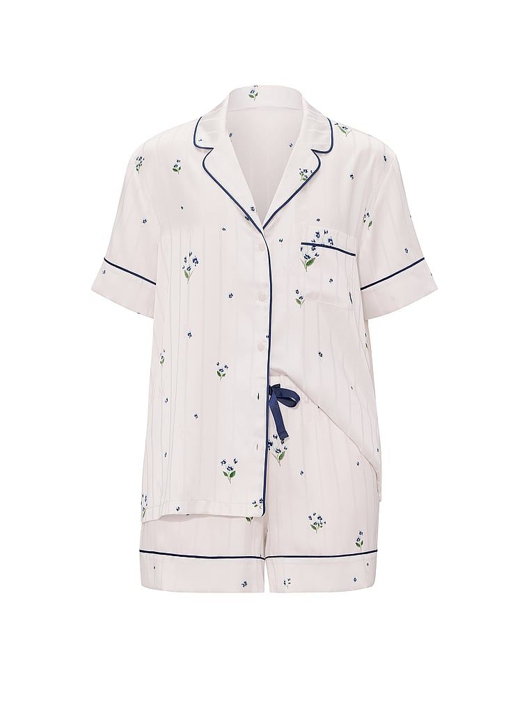 Piżama satynowa z szortami Signature. Produkt ma wzór kwiatowy i pochodzi z kolekcji Victoria's Secret. 