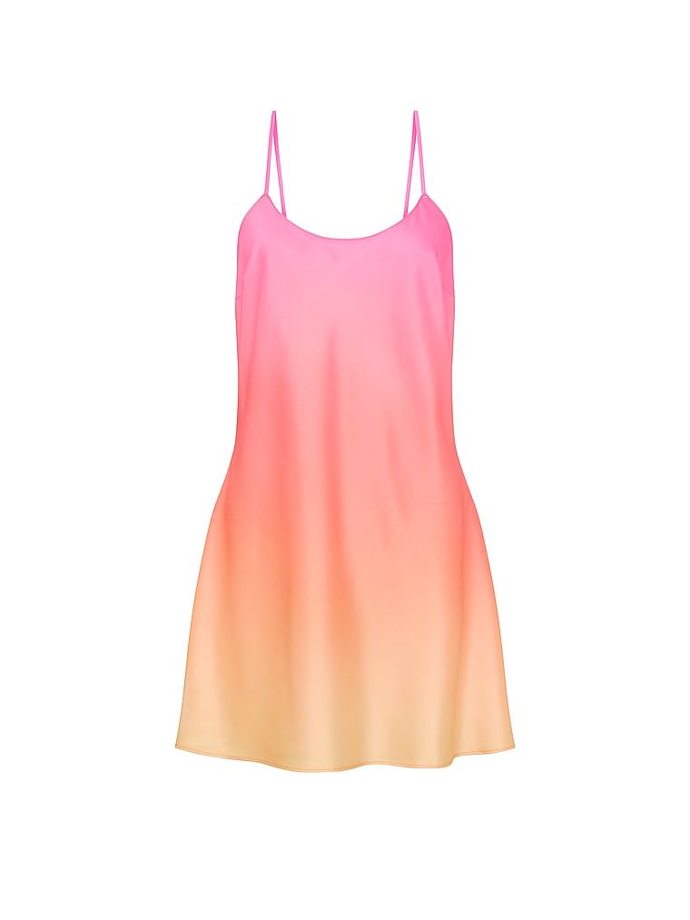 Koszulka nocna satynowa Signature. Produkt jest wzorzysty i pochodzi z kolekcji Victoria's Secret. 