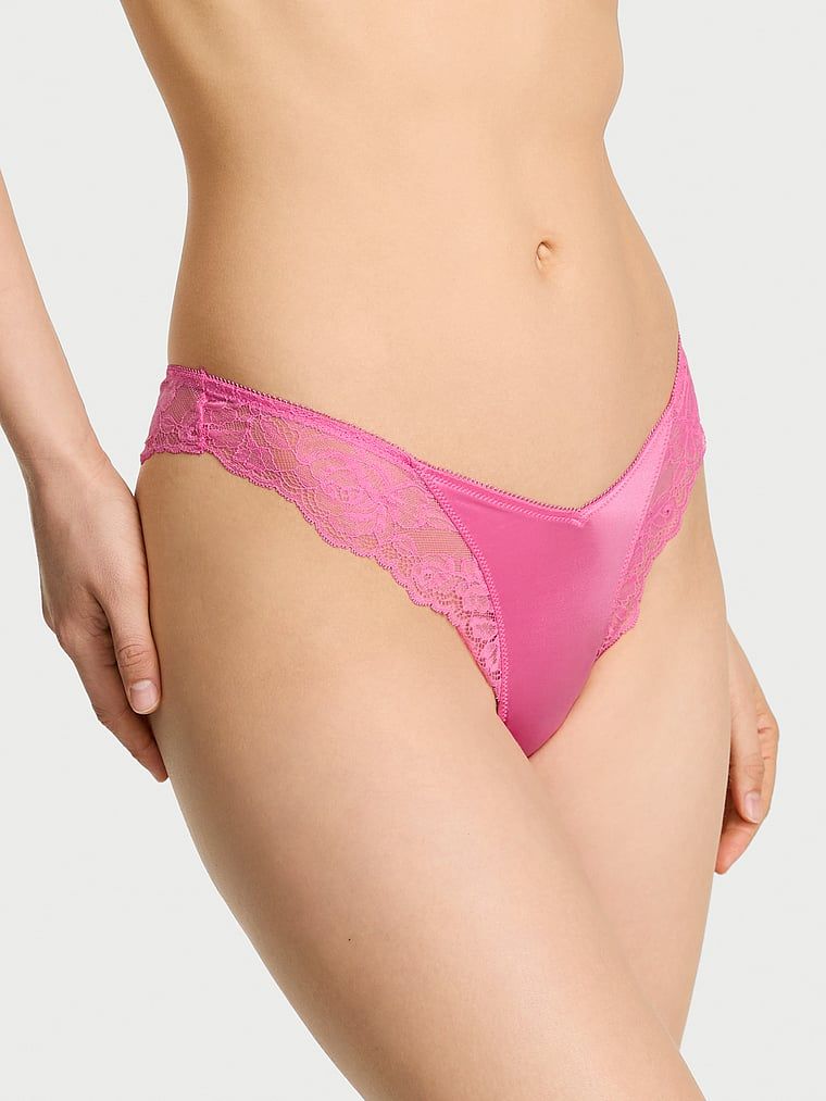 Very Sexy Stringi z koronką i wysoko wyciętymi nogawkami Lace-Trim High-Leg