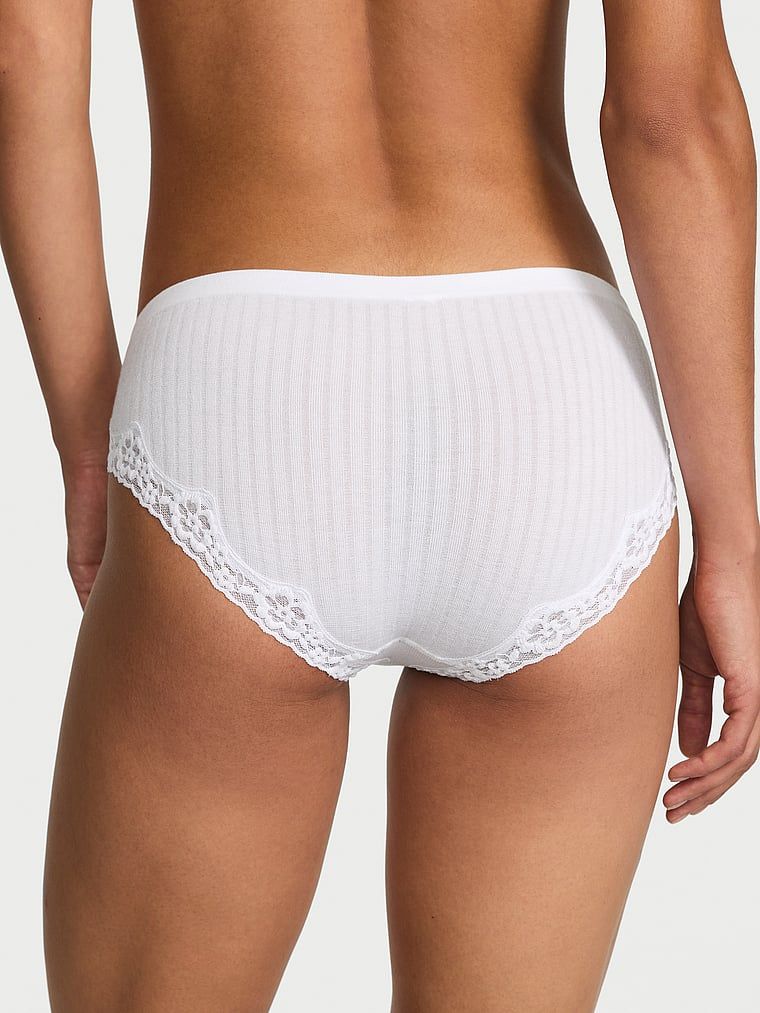 Majtki z koronką na krawędziach Seamless Rib Hiphugger. Produkt ma kolor biały i pochodzi z kolekcji Body by Victoria. 