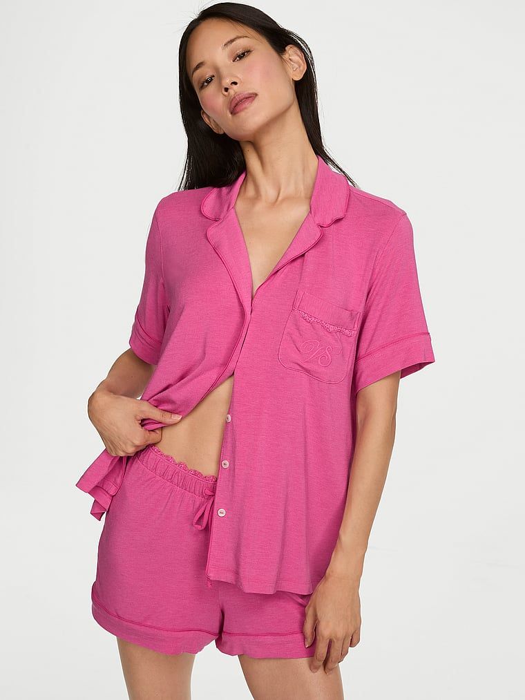 Piżama z modalu z szortami SoSoft. Produkt ma kolor różowy i pochodzi z kolekcji Victoria's Secret. 
