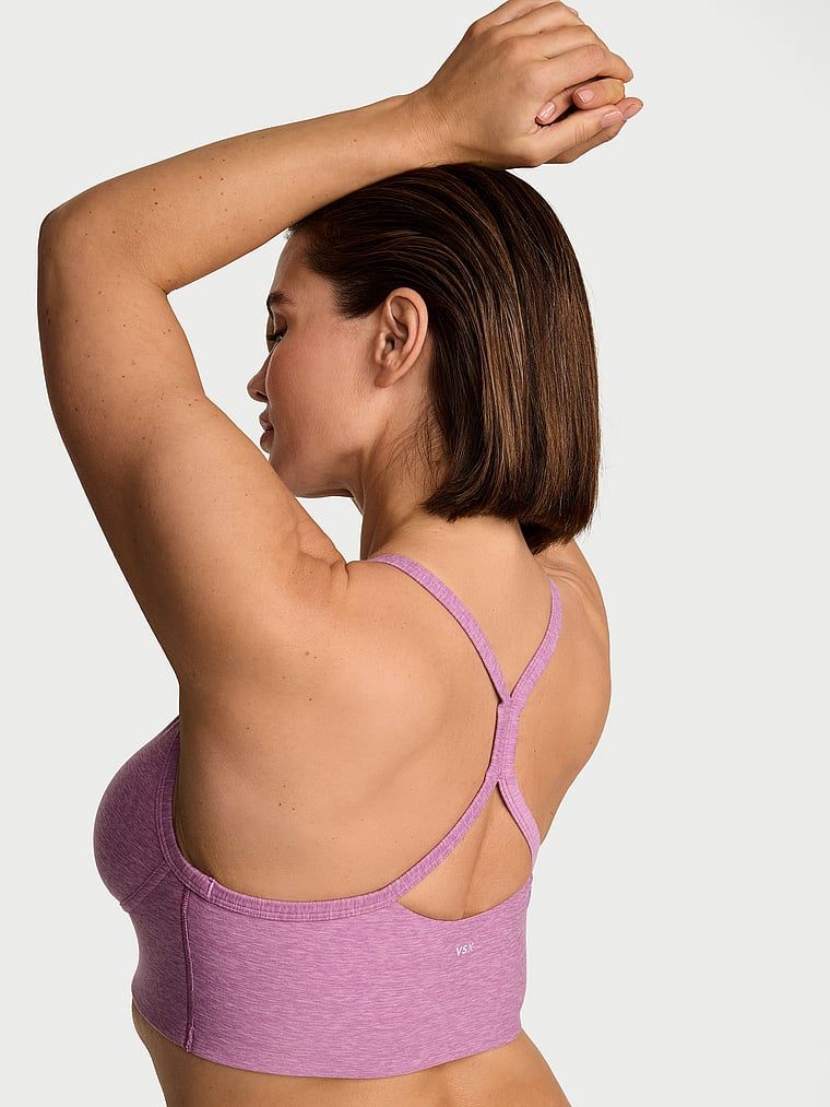 Biustonosz sportowy VSX LUXMarl Racerback. Produkt jest wzorzysty i pochodzi z kolekcji VSX. 