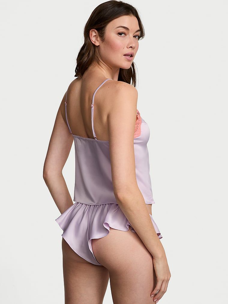 Zestaw do spania - top na ramiączkach i szorty Tease. Produkt ma kolor purpurowy i pochodzi z kolekcji Victoria's Secret. 