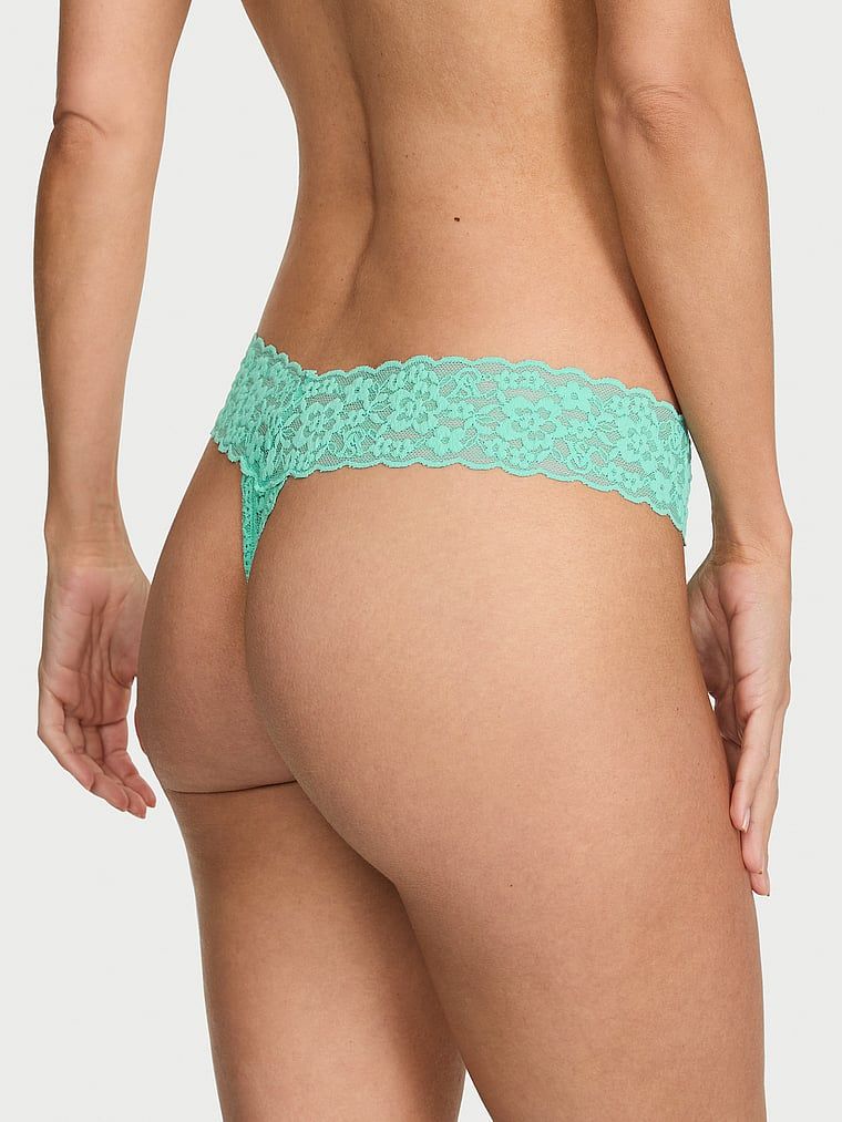 Stringi koronkowe Lace. Produkt ma kolor niebieski i pochodzi z kolekcji Lacie. 