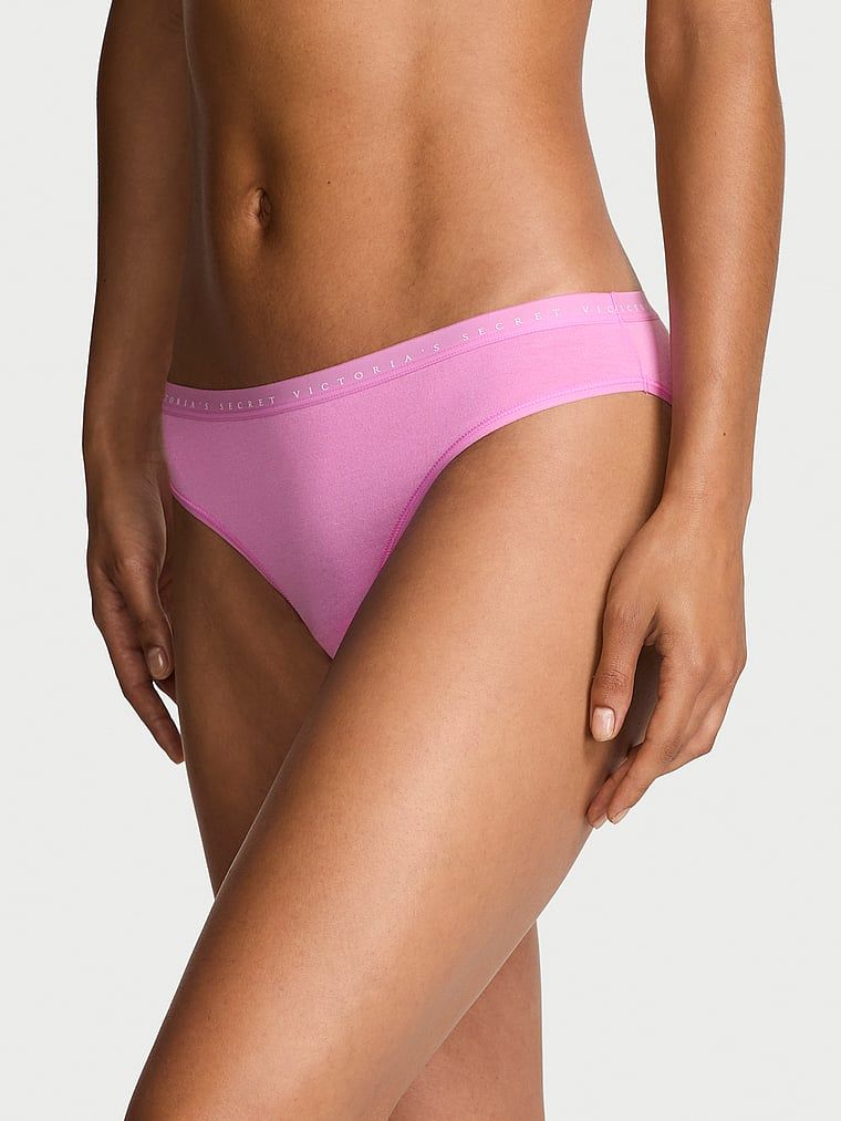 Majtki bawełniane Bikini. Produkt ma kolor różowy i pochodzi z kolekcji Body by Victoria. 