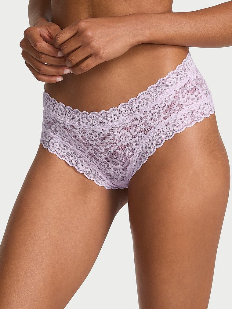 Majtki koronkowe Blossom Cheeky. Produkt ma kolor purpurowy i pochodzi z kolekcji Lacie. 