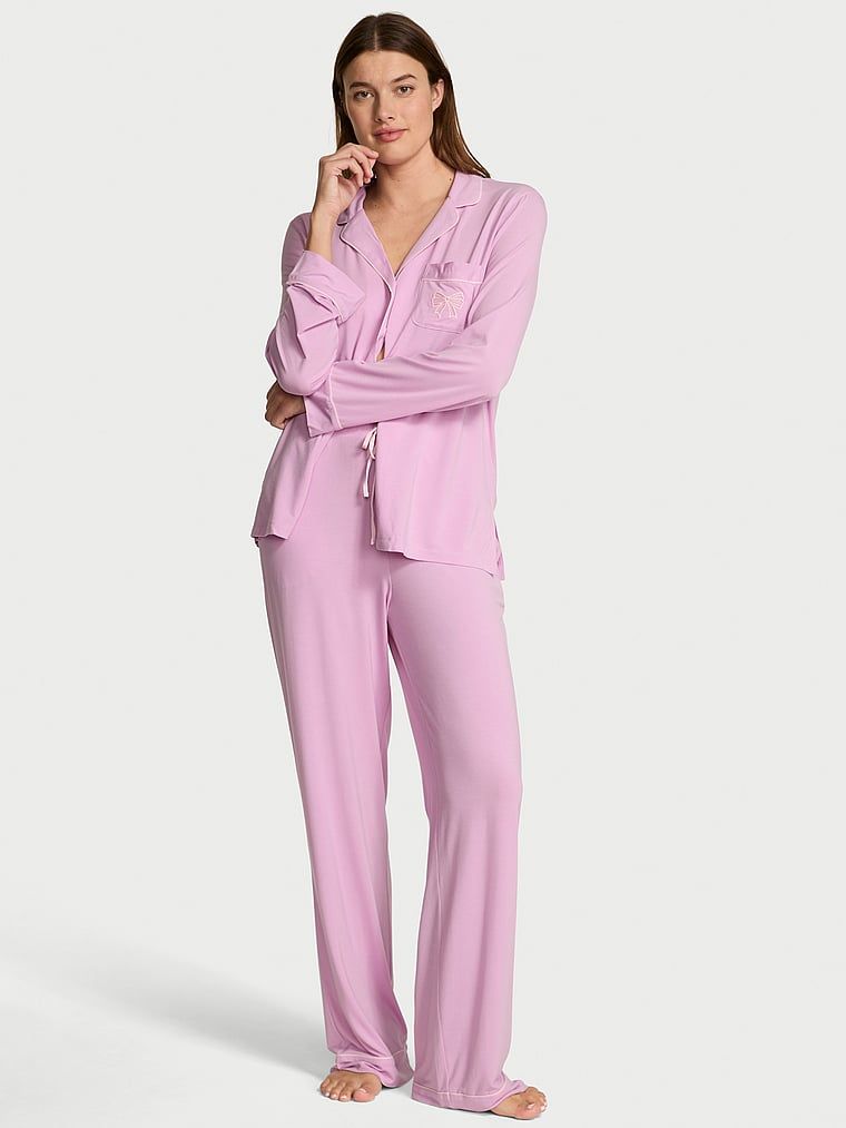 Piżama z modalu Bow. Produkt ma kolor fioletowy i pochodzi z kolekcji Victoria's Secret. 
