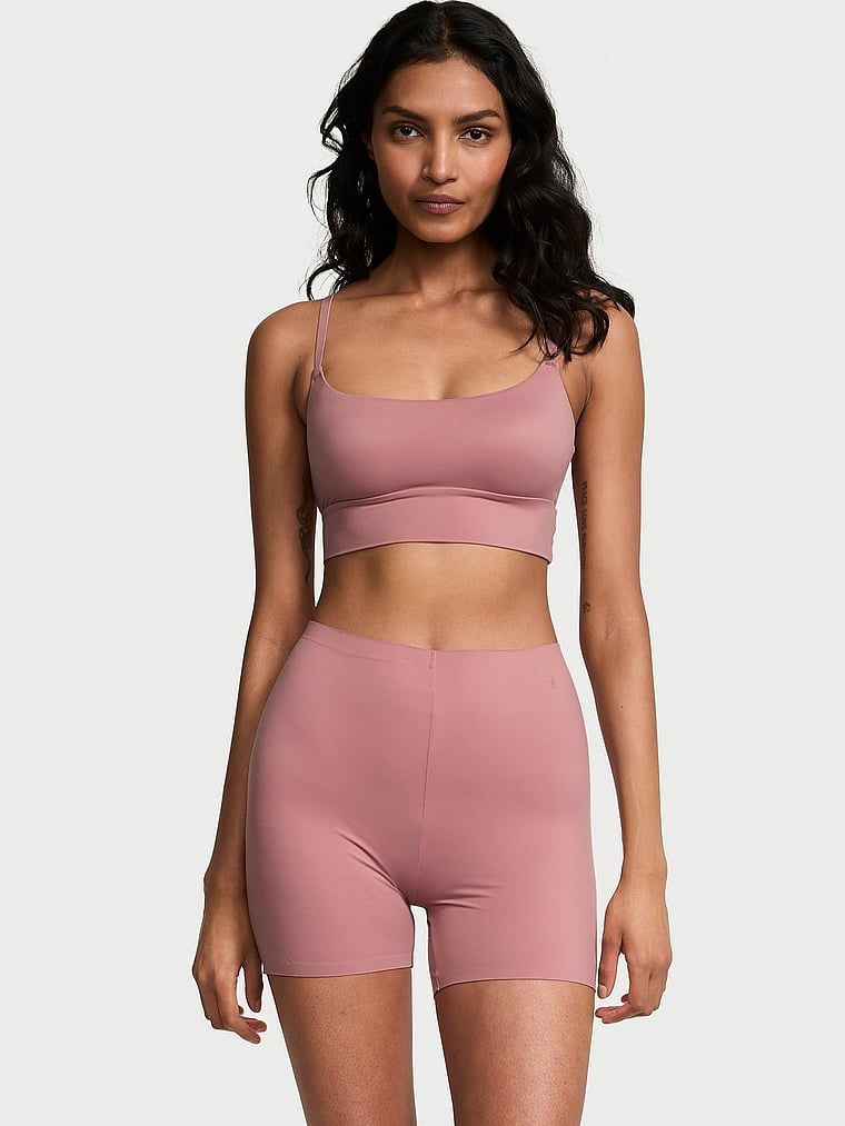 Szorty wygładzające pod ubranie Feathersoft Essentials. Produkt ma kolor różowy i pochodzi z kolekcji Victoria's Secret. 