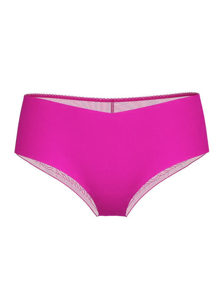 Majtki bezszwowe z siateczką z tyłu No-Show Sheer Logo Cheeky. Produkt ma kolor różowy i pochodzi z kolekcji Body by Victoria. 