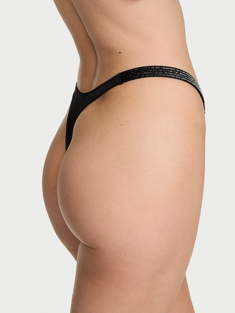 Stringi z błyszczącymi paskami Stripe Shine. Produkt ma kolor czarny i pochodzi z kolekcji Very Sexy. 