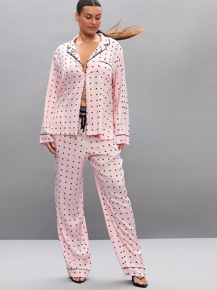 Piżama satynowa z długimi rękawami Signature. Produkt ma kolor wzorzysty i pochodzi z kolekcji Victoria's Secret. 