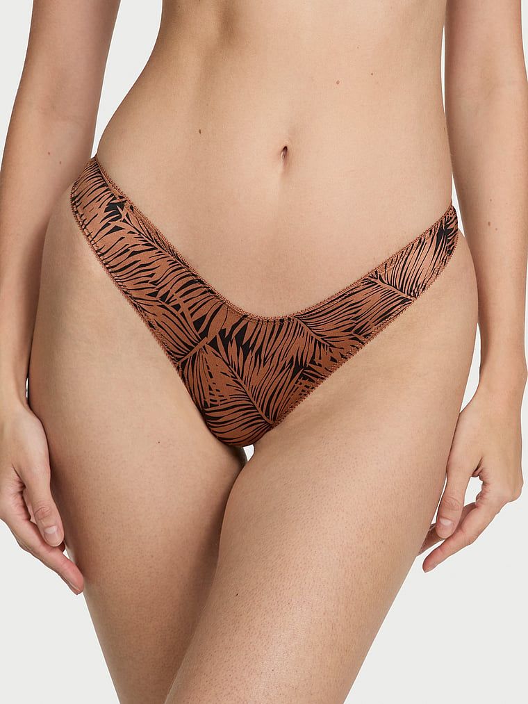 Stringi z paseczkami z tyłu z zawieszką i z wysoko wyciętymi nogawkami Strappy-Back High-Leg. Produkt jest wzorzysty i pochodzi z kolekcji Very Sexy. 