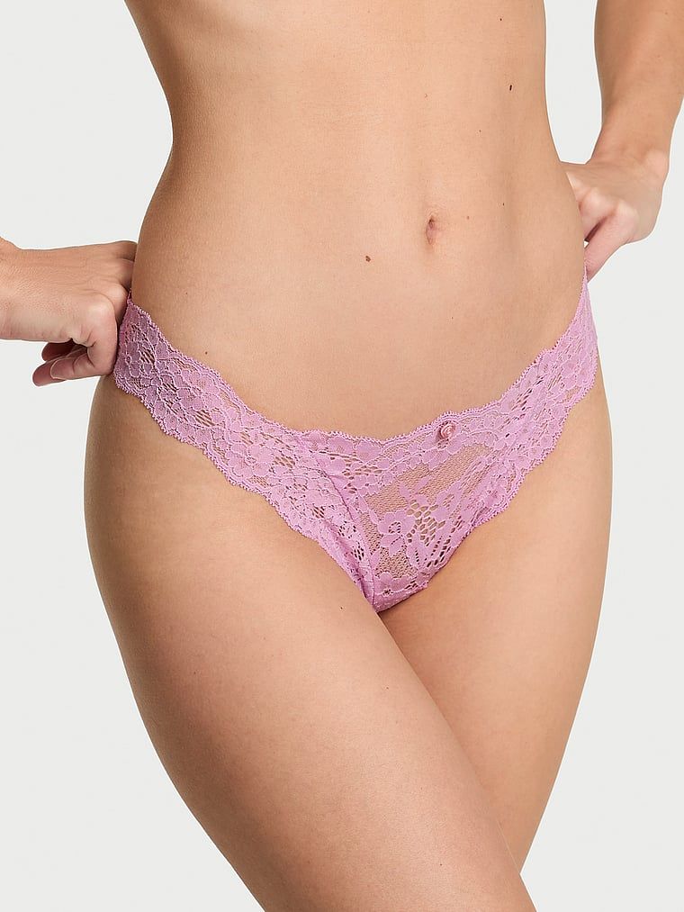 Majtki brazyliany koronkowe Brazilian. Produkt ma kolor purpurowy i pochodzi z kolekcji Dream Angels. 