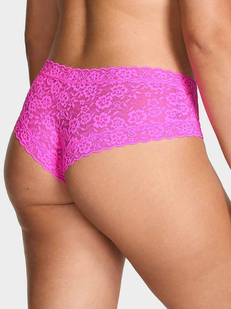 Majtki z koronką Lace Cheeky. Produkt ma kolor różowy i pochodzi z kolekcji Lacie. 