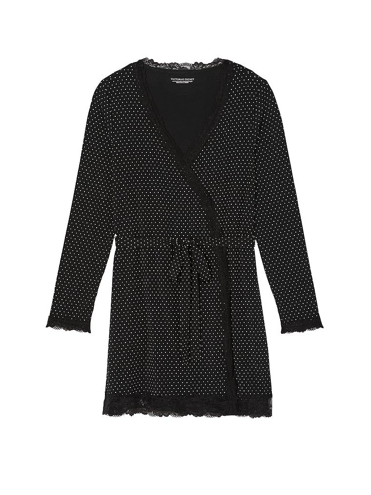 Szlafrok z modalu z koronką Lace-Trim. Produkt ma kolor wzorzysty i pochodzi z kolekcji Victoria's Secret. 